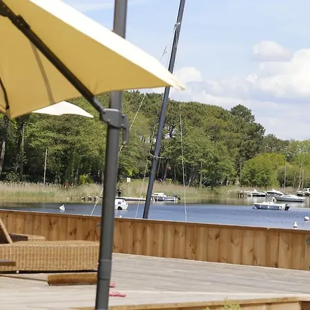 Au Bord Du Lac Villa
